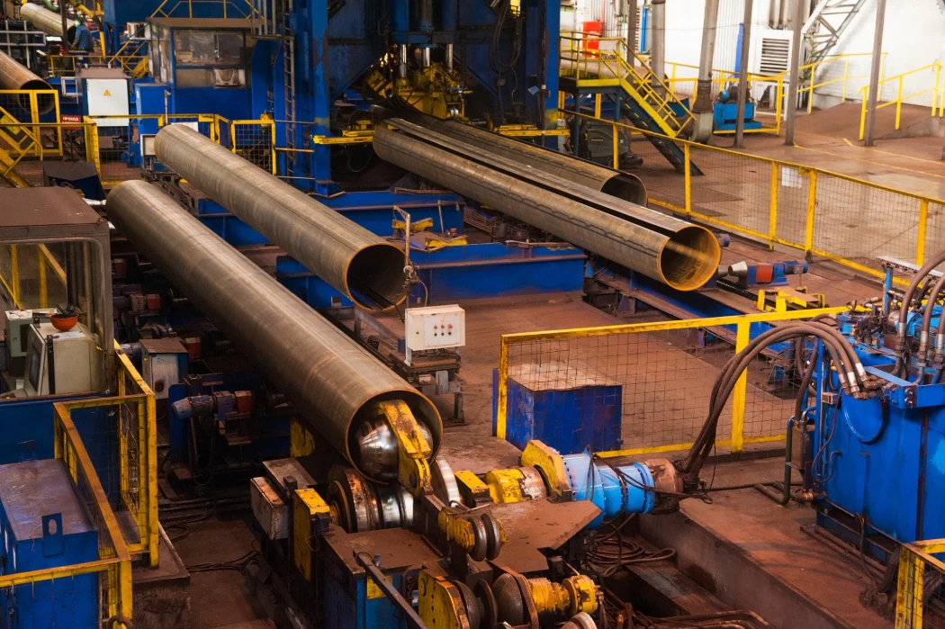 manufacture-of-steel-pipes-in-the-factory